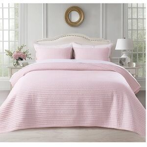 🌸. Soft Pink Quilted Bedding Set